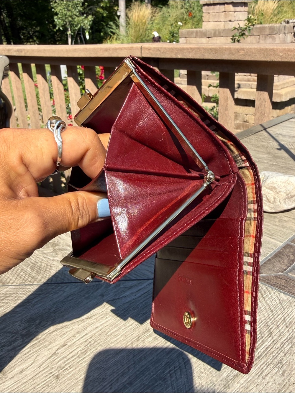 GUC Vintage Burberry Kiss lock cherry red leather Luxury wallet - Picture 8 of 10